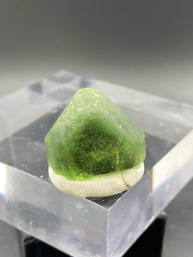 10.00 Grams Naturally Terminated Rare Ludwigite Faceted Grade Crystal from Kohistan Pakistan. - image 3