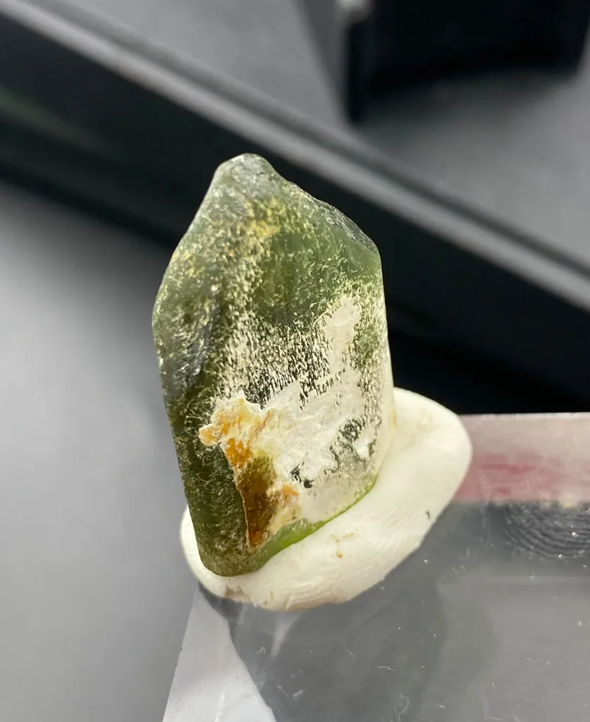 10.40 Grams Naturally Terminated Rare Ludwigite Faceted Grade Crystal from Kohistan Pakistan. - image 4