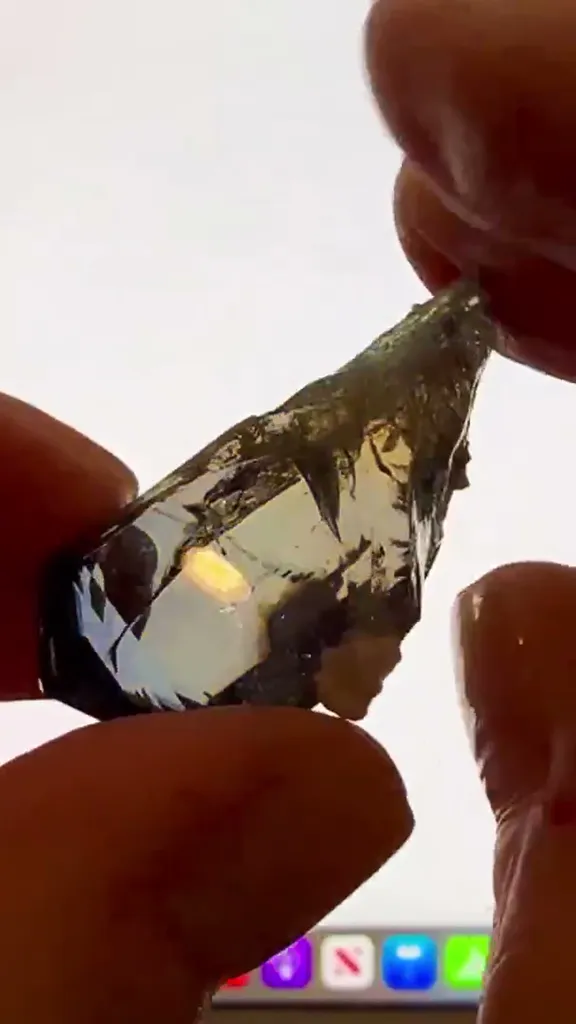 11.1 GRAMS OF INTENSE Tanzanite COLOR - image 4
