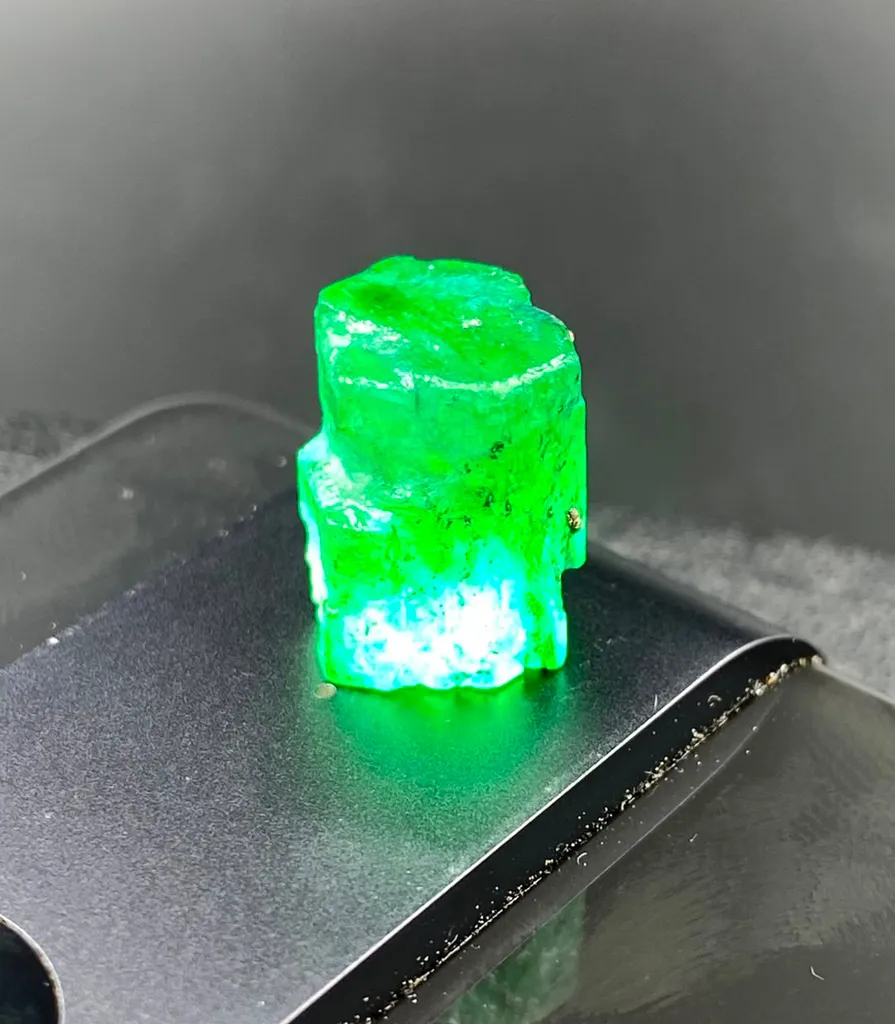 2.36 Gram Natural Emerald Faceted Grade Chunk From Swat Valley Pakistan - image 2