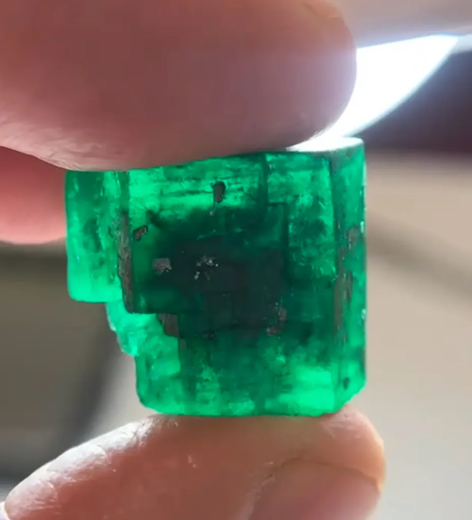 26 Carat Natural Rough Emerald From Swat Pakistan - image 3