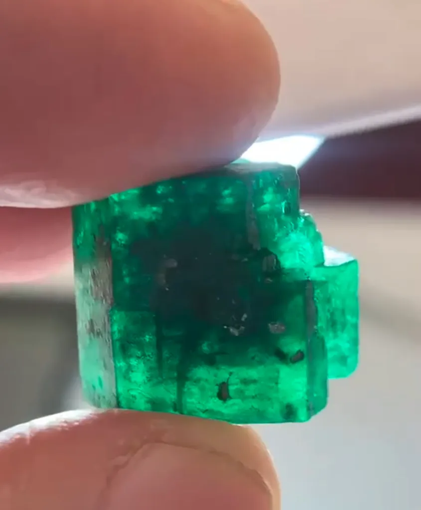 26 Carat Natural Rough Emerald From Swat Pakistan image
