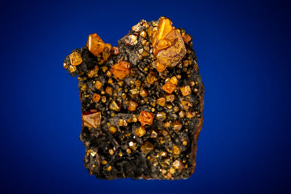 Stolzite