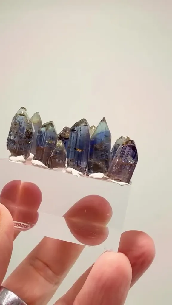 33.5 GRAMS OF NATURAL Tanzanite FIRE image