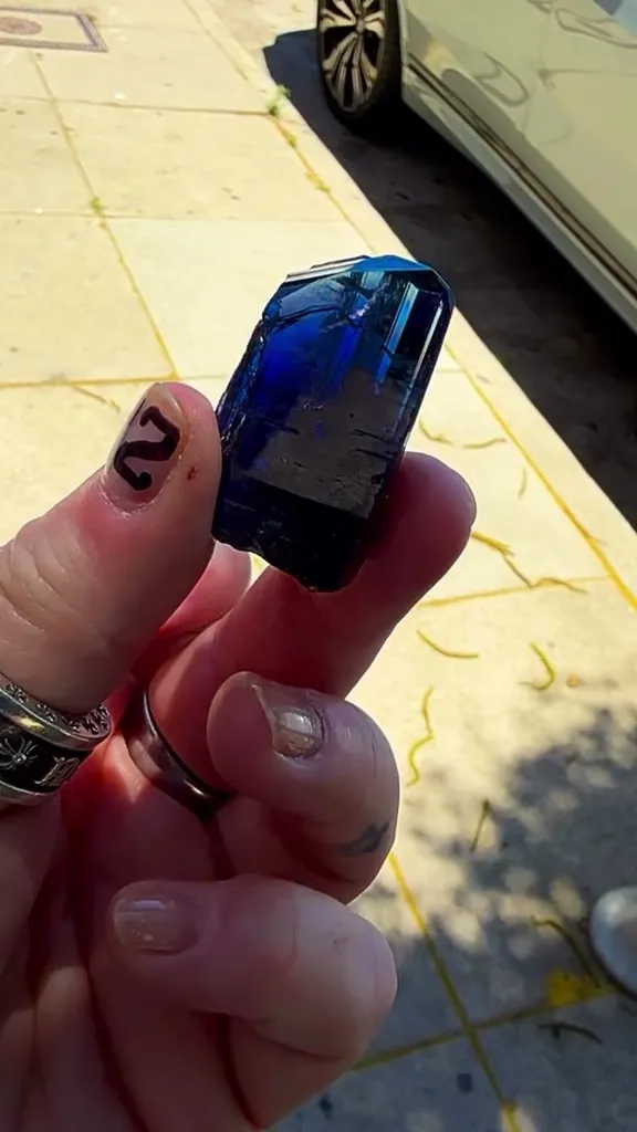 40.13 gram natural, unheated Tanzanite image