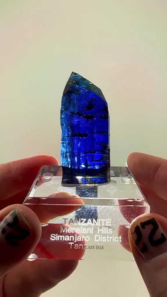 44 grams of unreal Tanzanite perfection image