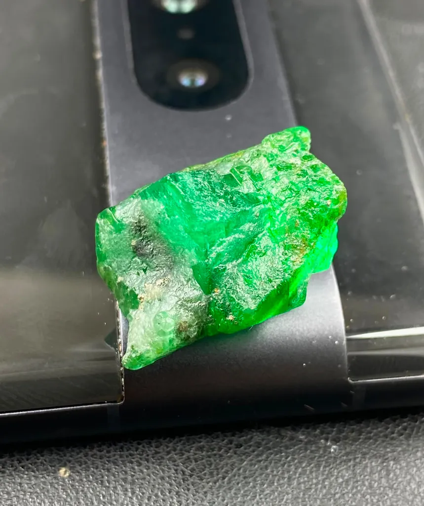 6.00 Gram Natural Emerald Specimen From Swat Valley Pakistan - image 2