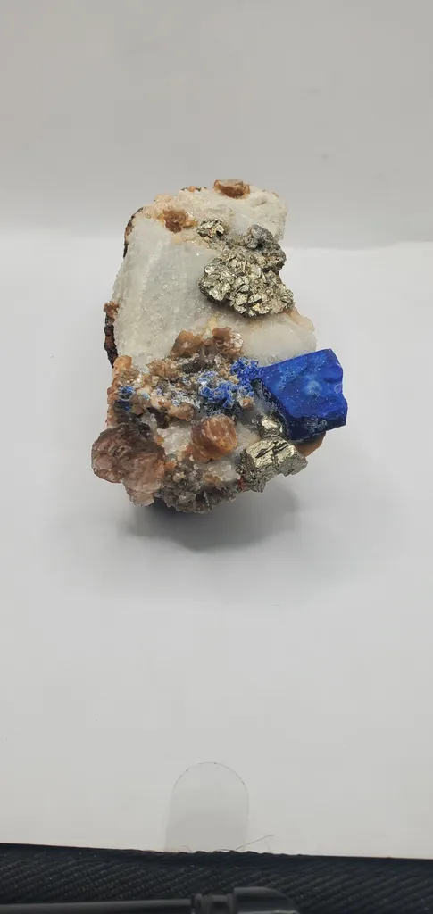 630 Grams Lazurite Pyrite Fluorescent Phlogopite and with some other Minerals - image 5