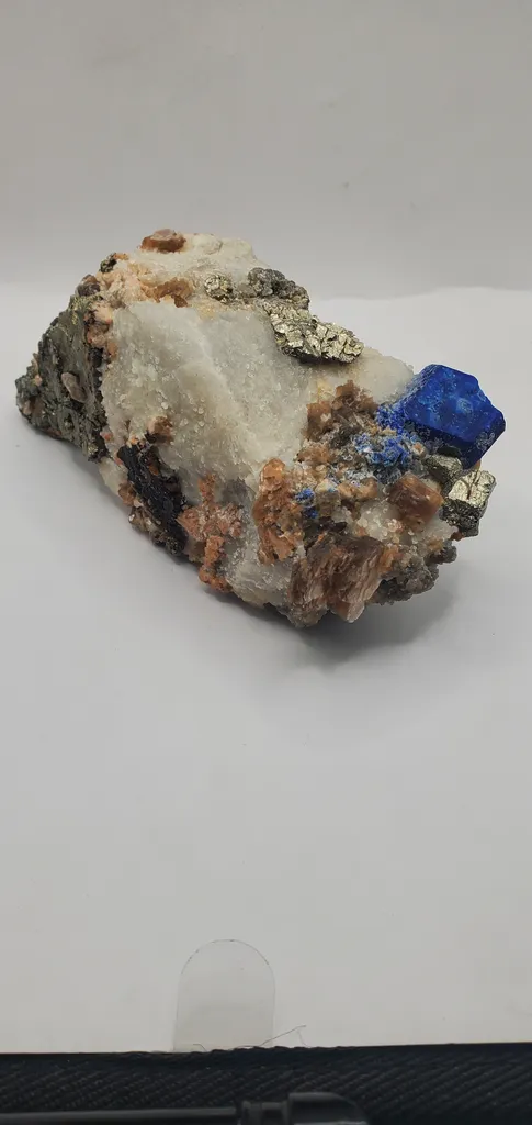 630 Grams Lazurite Pyrite Fluorescent Phlogopite and with some other Minerals - image 3