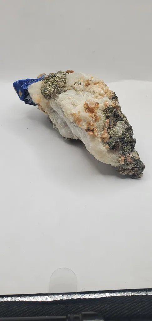 630 Grams Lazurite Pyrite Fluorescent Phlogopite and with some other Minerals - image 6