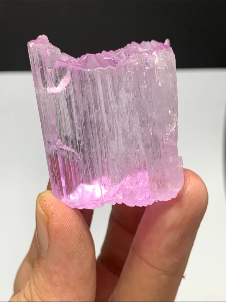 82 Carats Beautiful Purple Kunzite Crystal - image 4