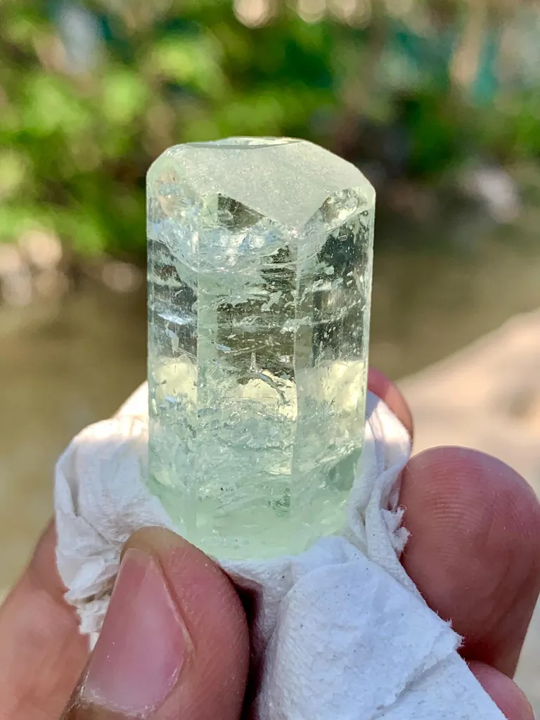 90 Carats Diamond Cut Sky Blue Aquamarine Crystal from Pakistan - image 4
