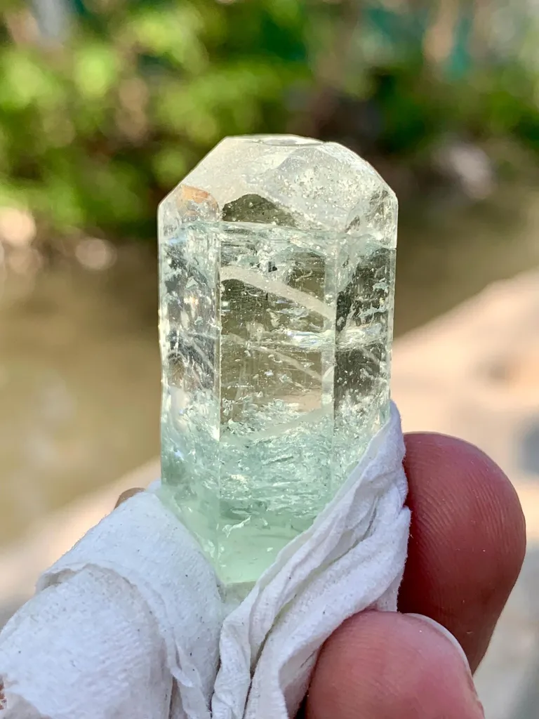 90 Carats Diamond Cut Sky Blue Aquamarine Crystal from Pakistan - image 2