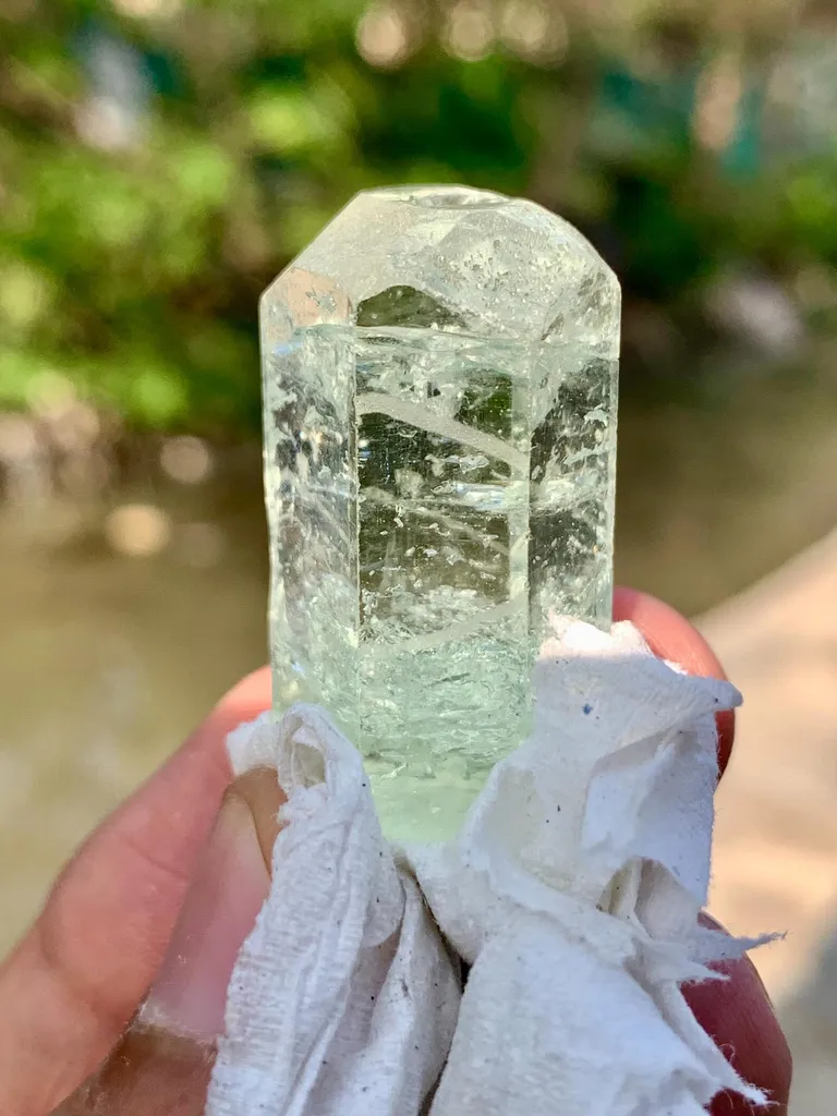 90 Carats Diamond Cut Sky Blue Aquamarine Crystal from Pakistan - image 3