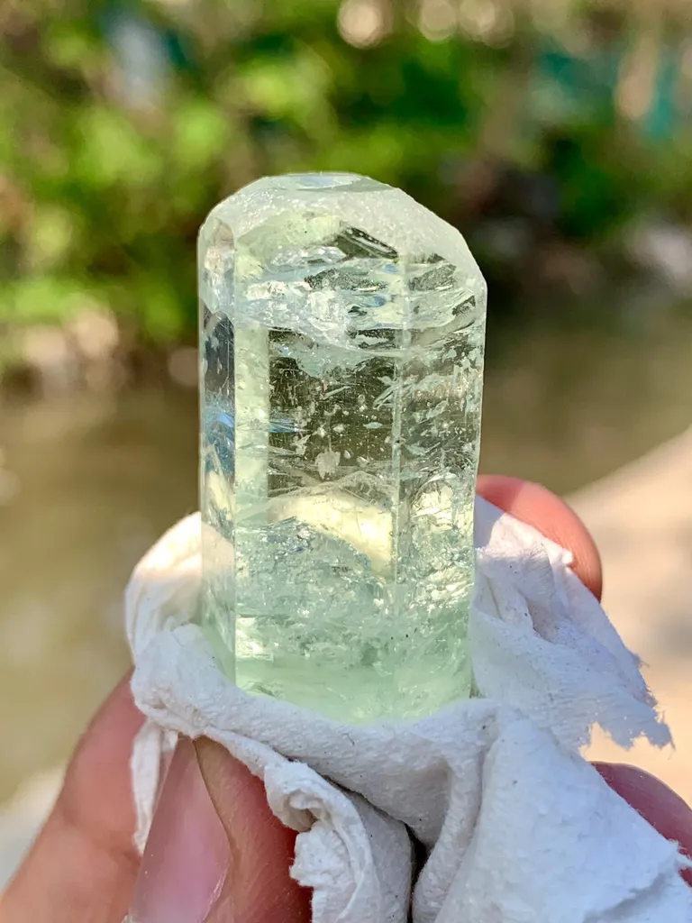 90 Carats Diamond Cut Sky Blue Aquamarine Crystal from Pakistan - image 5