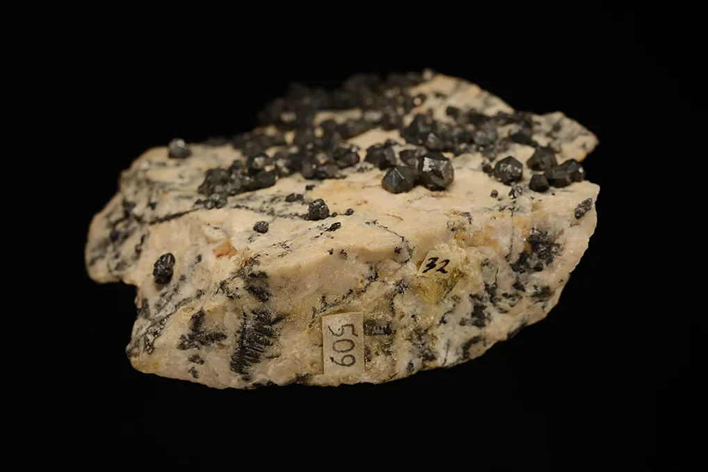 Acanthite - image 5