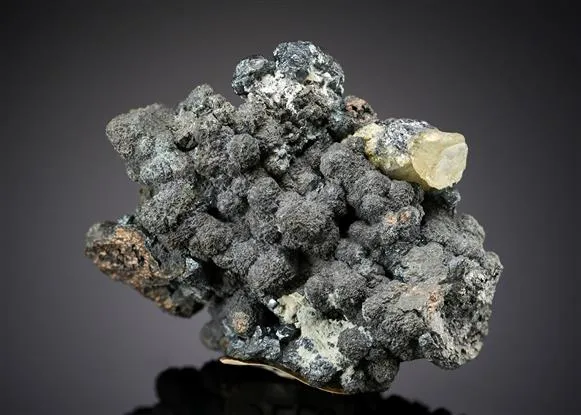 Acanthite on Nickeline - image 1