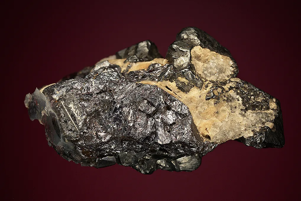 Acanthite on Pyrargyrite - image 7