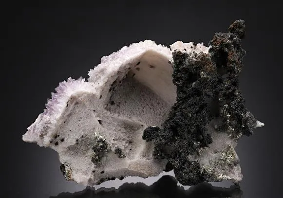 Acanthite on Quartz epimorph after Calcite image