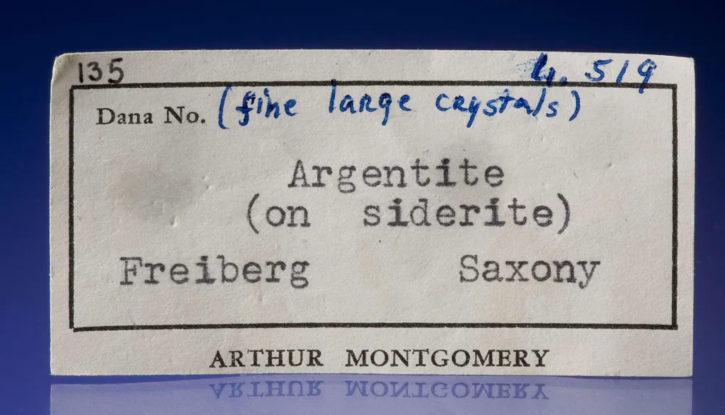 Acanthite on Siderite - image 4