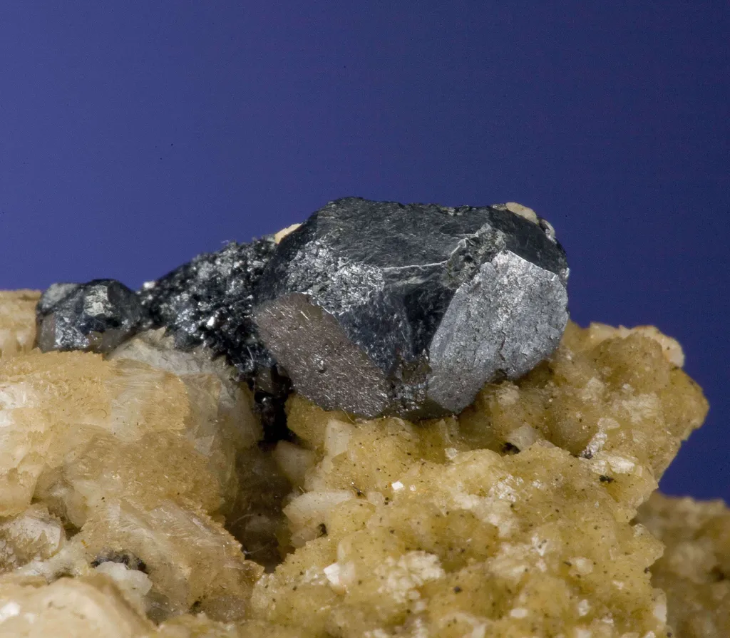 Acanthite on Siderite - image 2