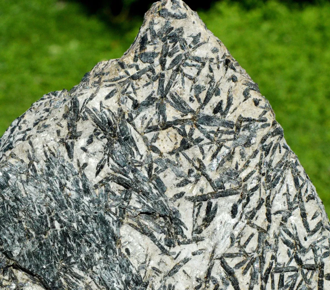 Actinolite 681 grams - Pfitsch, Wipptal, South Tyrol, Trentino-Alto Adige, Italy - image 2