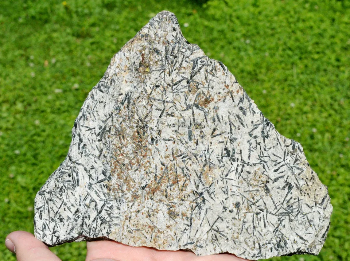 Actinolite 681 grams - Pfitsch, Wipptal, South Tyrol, Trentino-Alto Adige, Italy - image 5