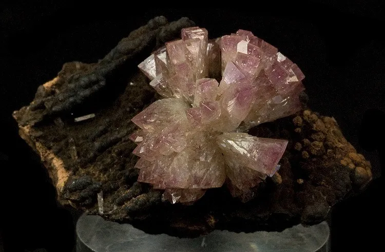 Adamite (Var: Manganoan Adamite) image