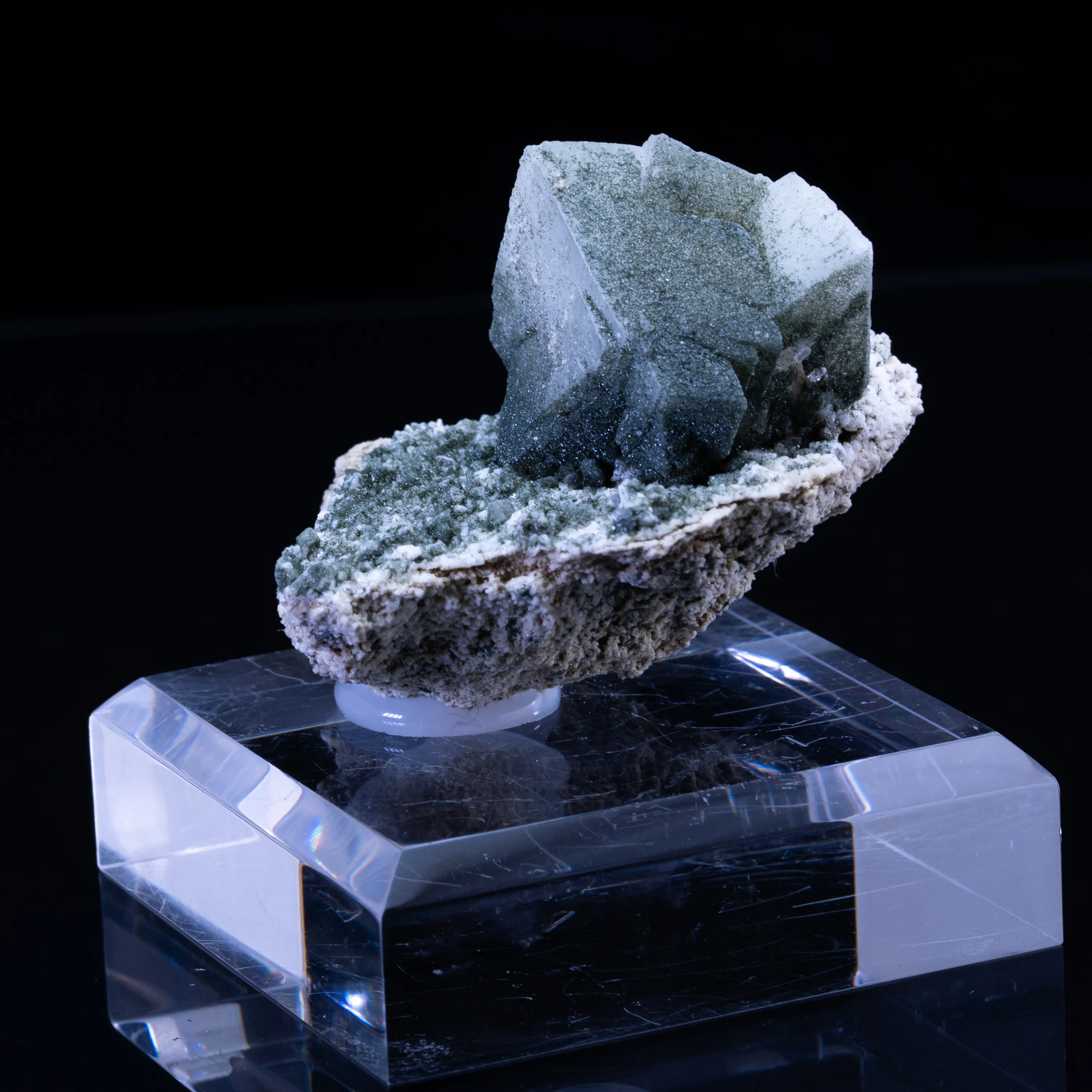 Adularia with Chlorite - image 5