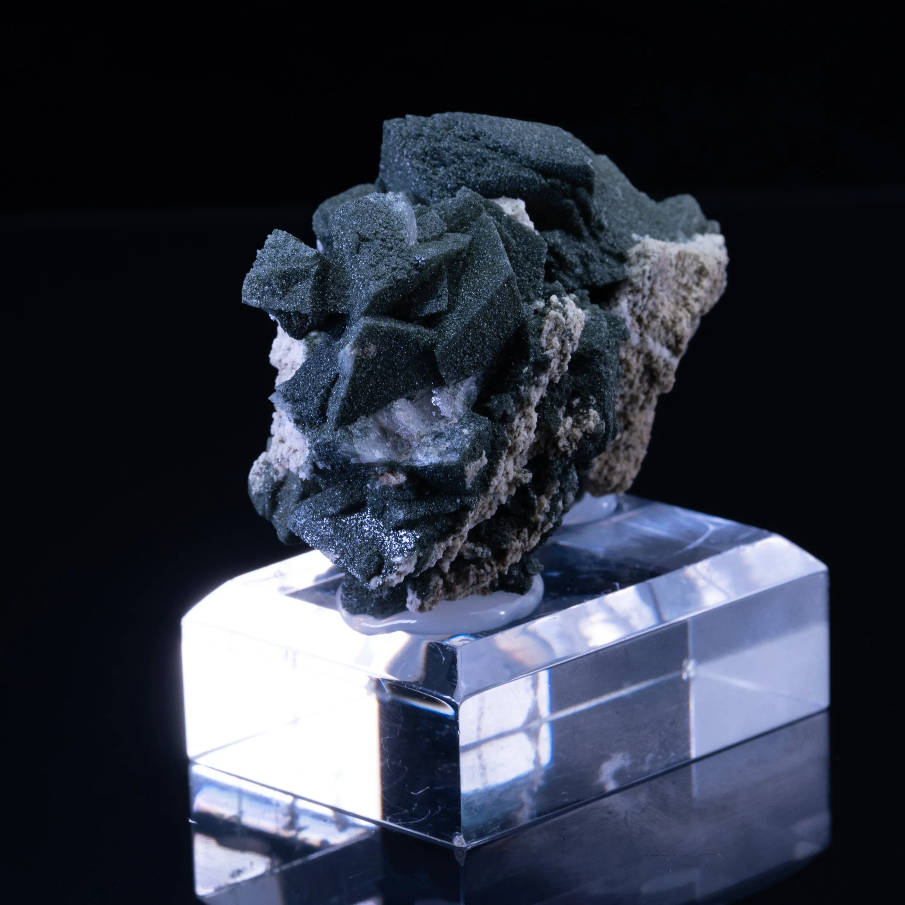 Adularia with Chlorite - image 5