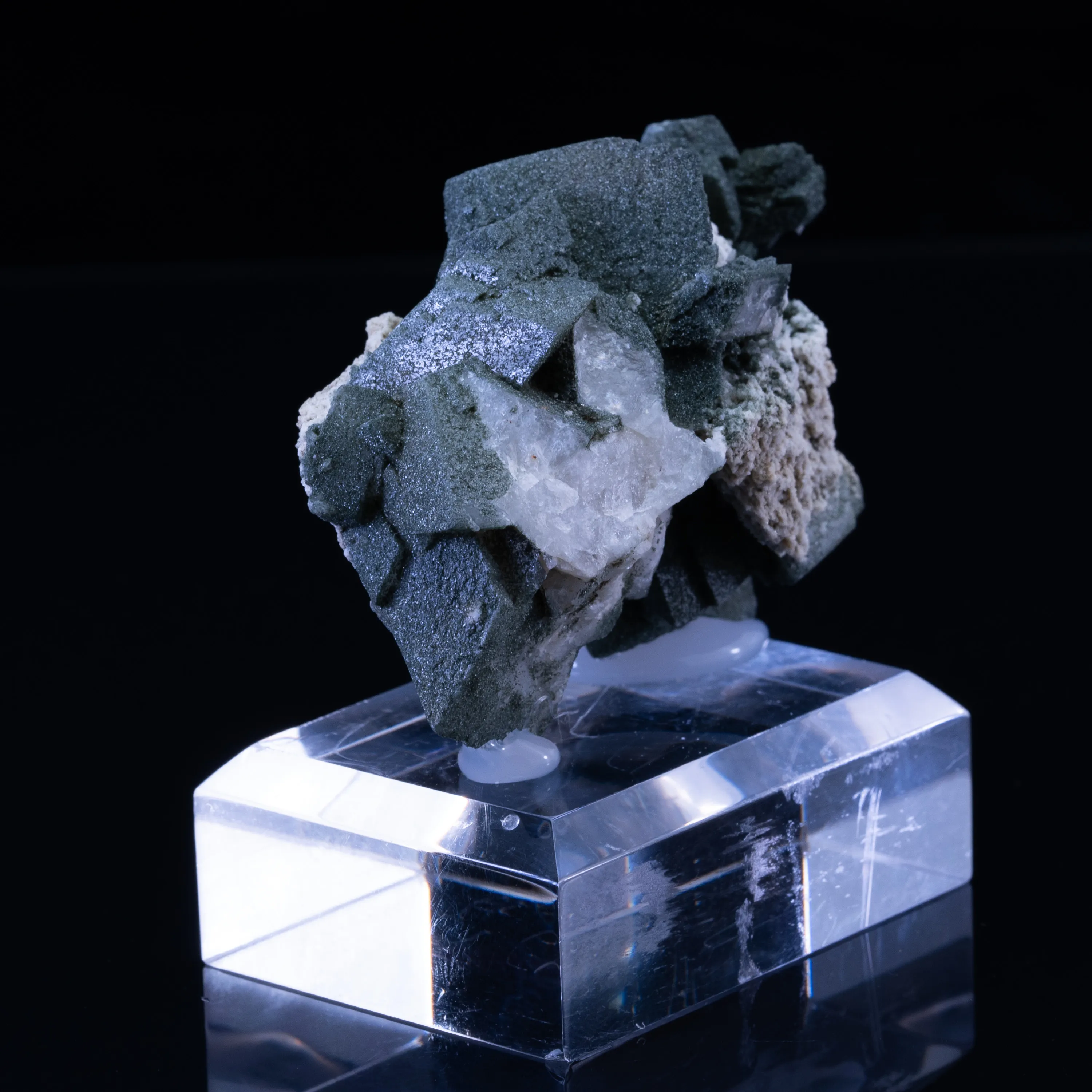Adularia with Chlorite - image 6