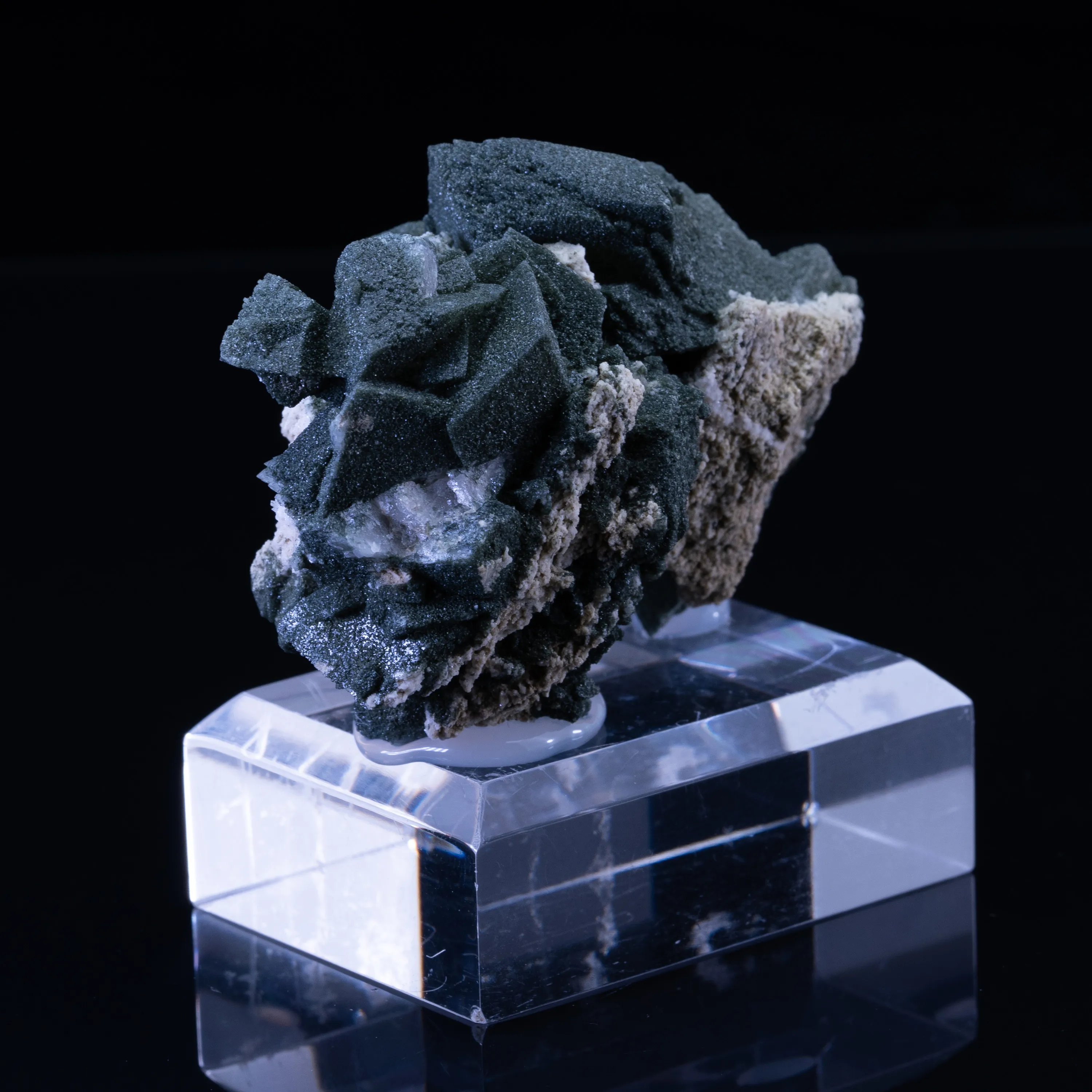 Adularia with Chlorite - image 4