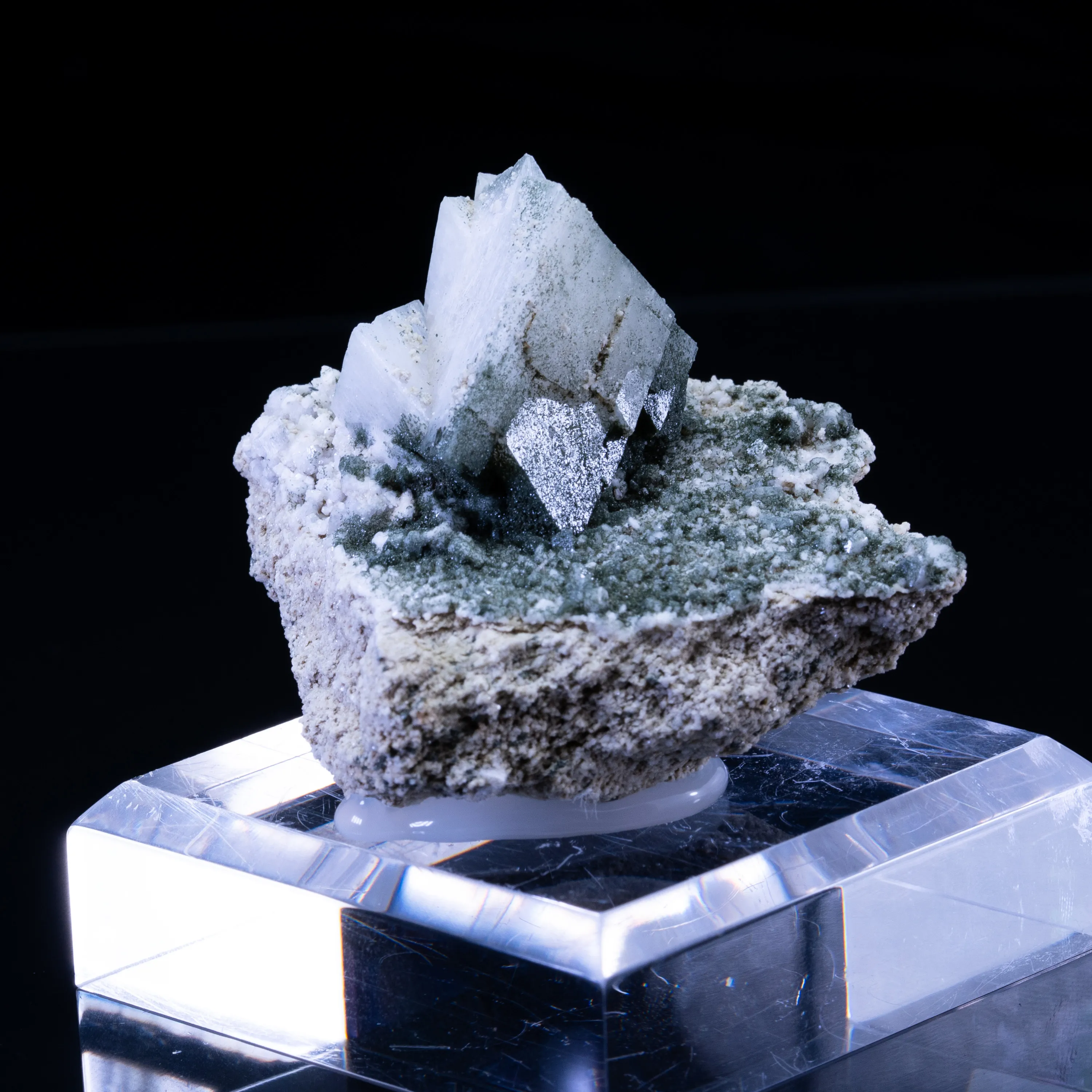Adularia with Chlorite - image 4