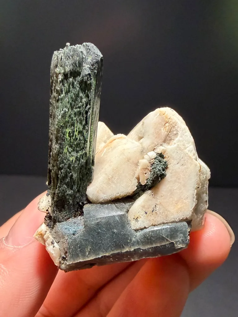 Aegirine with Riebeckite included Quartz on Microcline image
