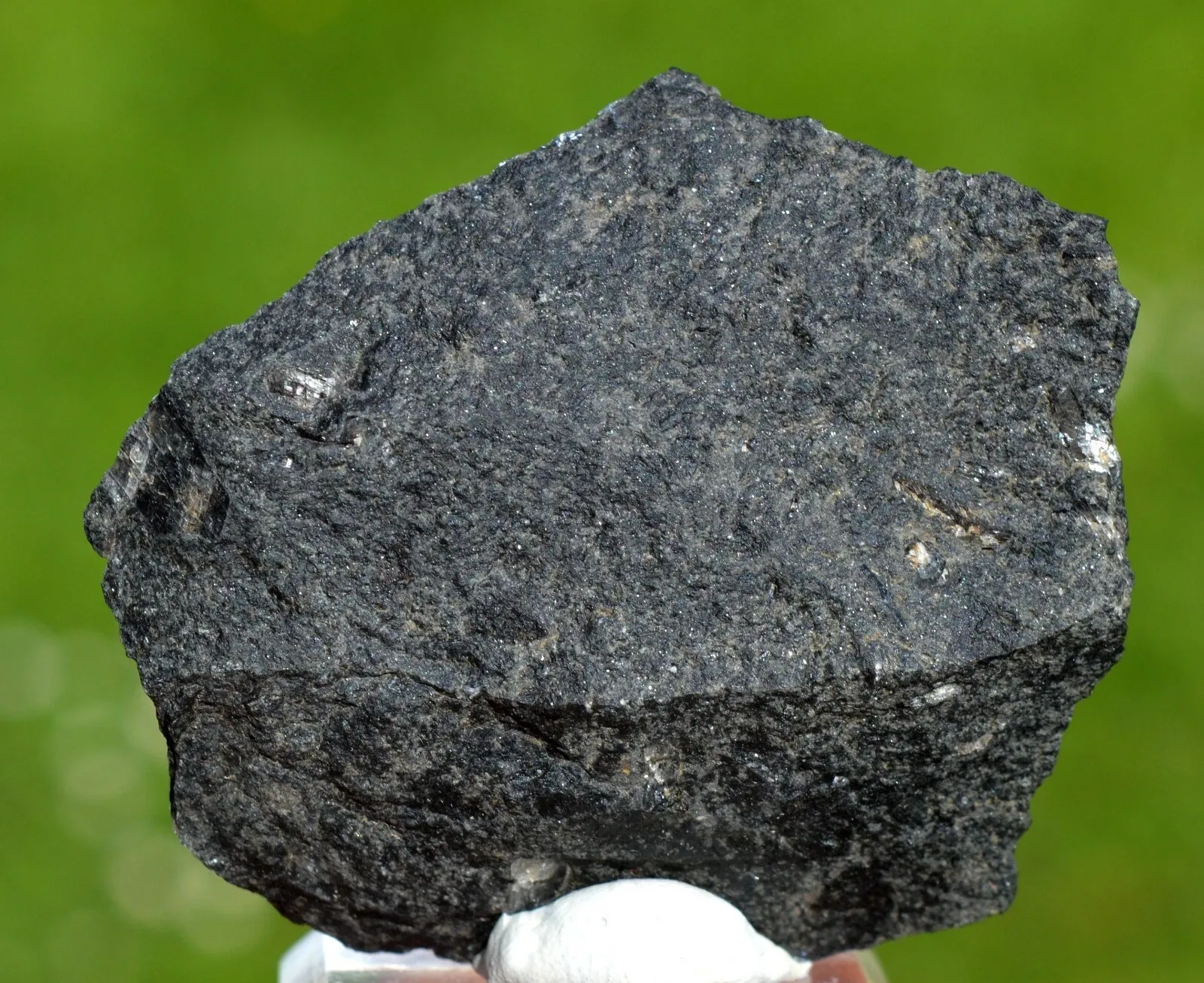 Aenigmatite 79 grams - Nairobi Volcanic area, Nairobi County, Kenya - image 4