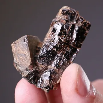 Aeschynite-(Y)