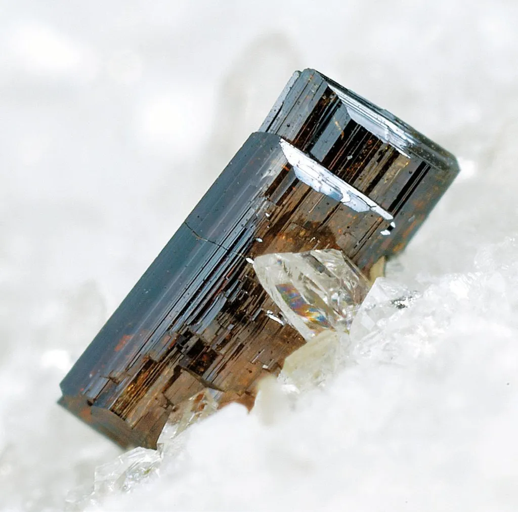 Aeschynite-(Y) image