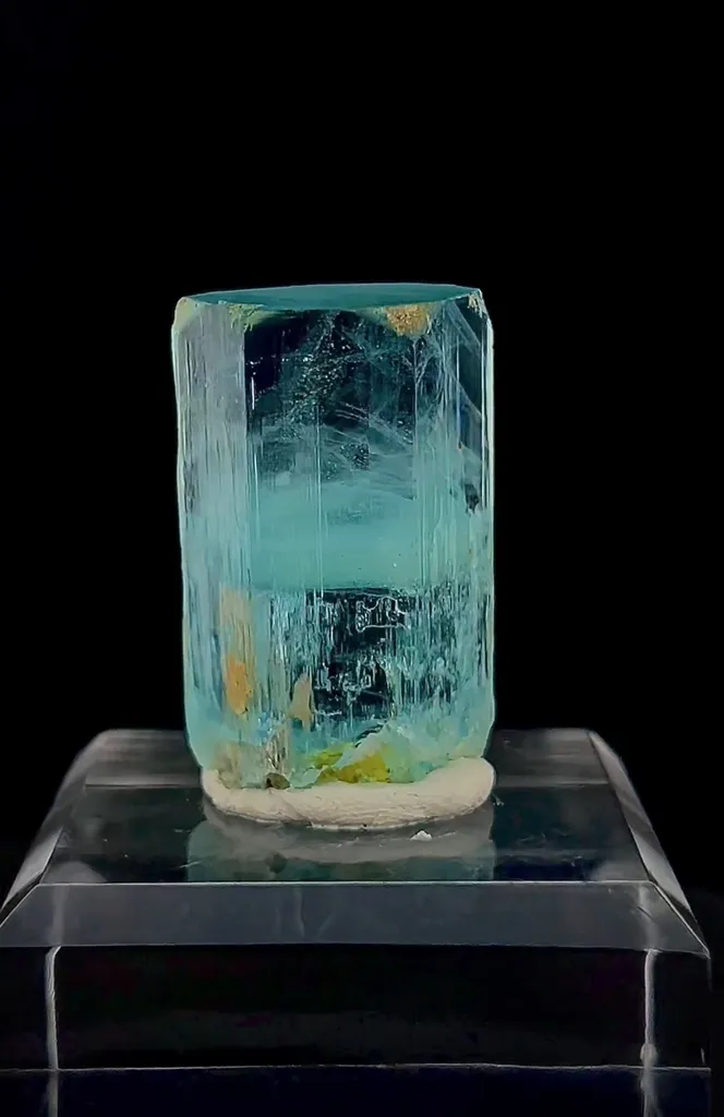 Aesthetic Blue Aquamarine With unique Pattern on Crystal - image 4