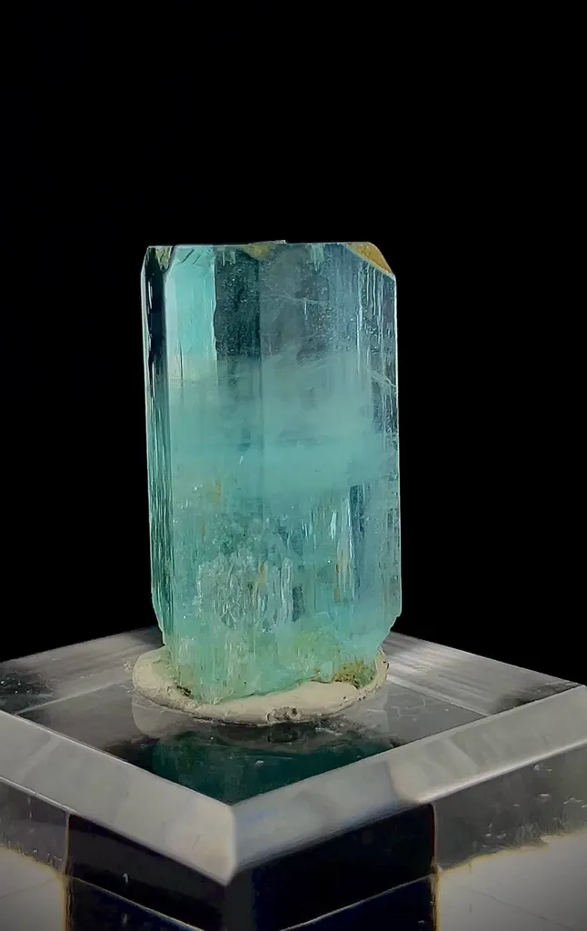 Aesthetic Blue Aquamarine With unique Pattern on Crystal - image 8