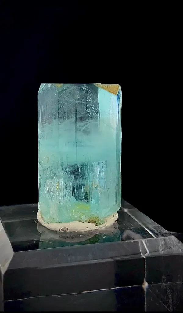 Aesthetic Blue Aquamarine With unique Pattern on Crystal image