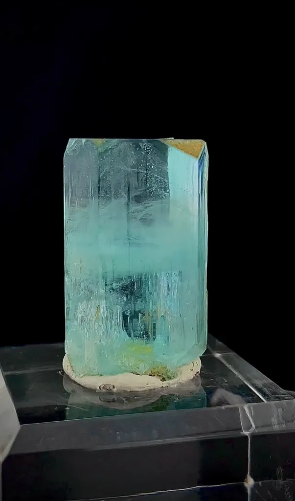 Aesthetic Blue Aquamarine With unique Pattern on Crystal - image 7