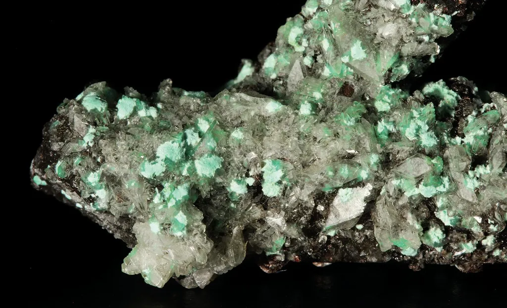 agardite-(Y), Quartz, Dolomite, Hematite image