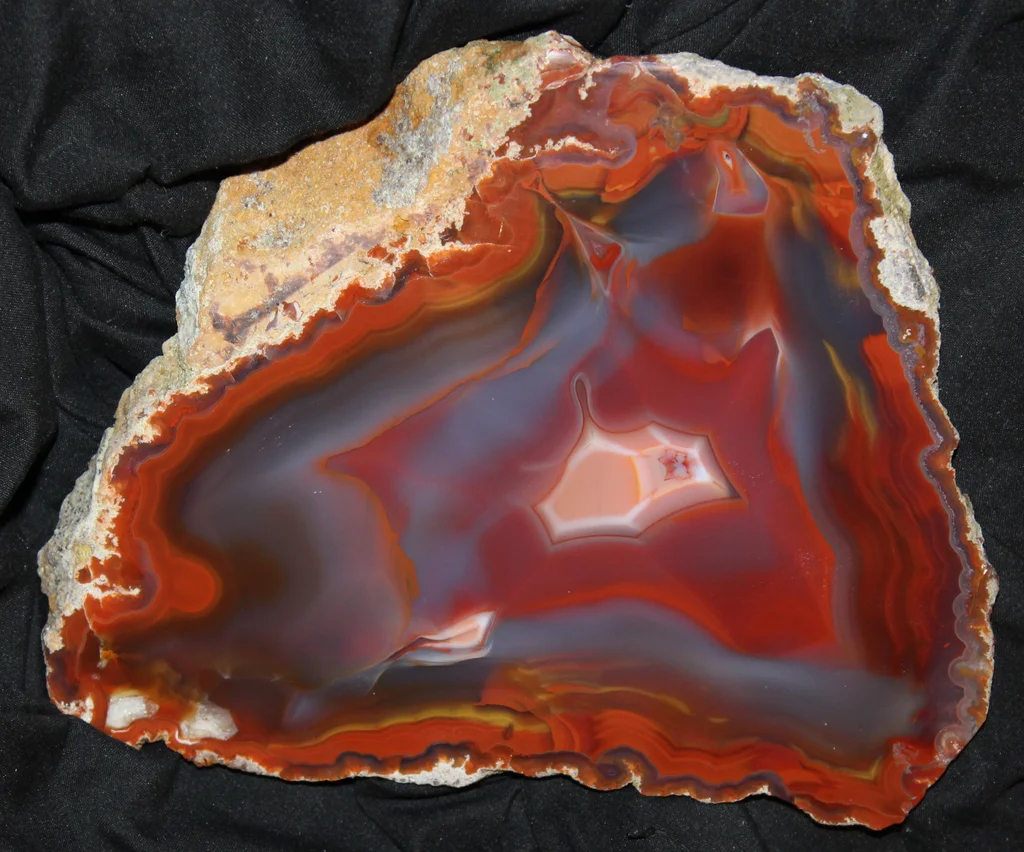 Agate from El Apache Agate, Chihuahua, Mexico image