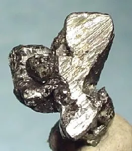 Aguilarite, Stephanite - image 2