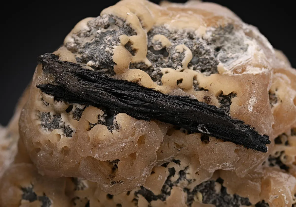 Alabandite on Calcite - image 1