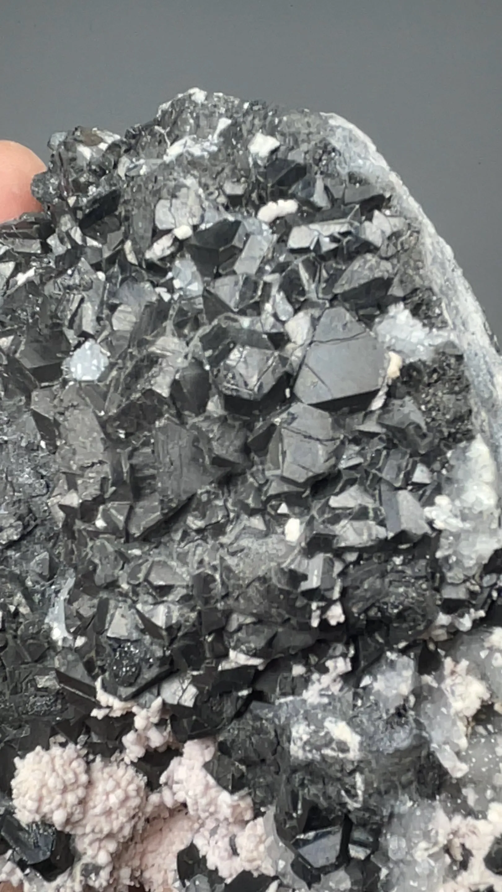 Alabandite with Rhodochrosite, Quartz - image 2