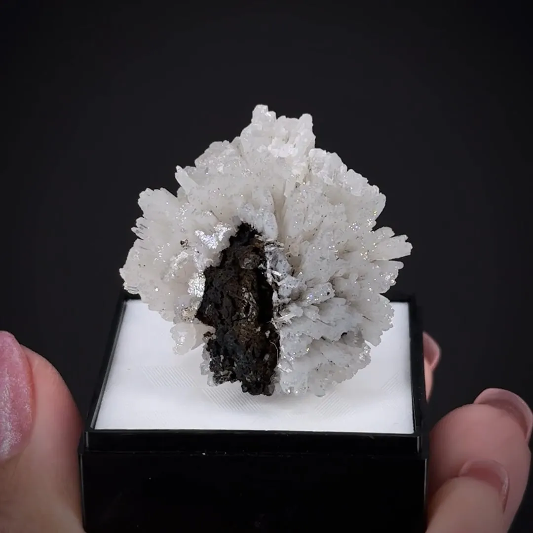 Alamosite with Melanotekite - image 2