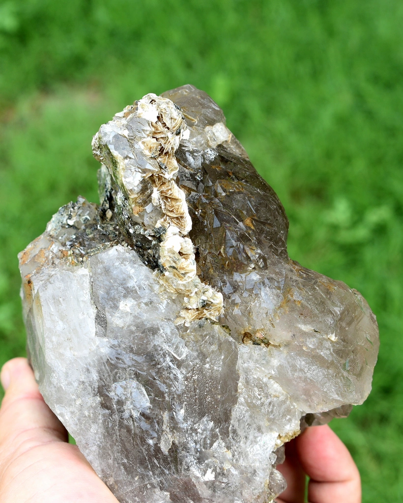 Albite from Alchuri, Shigar Valley, Shigar District, Gilgit-Baltistan, Pakistan - image 9