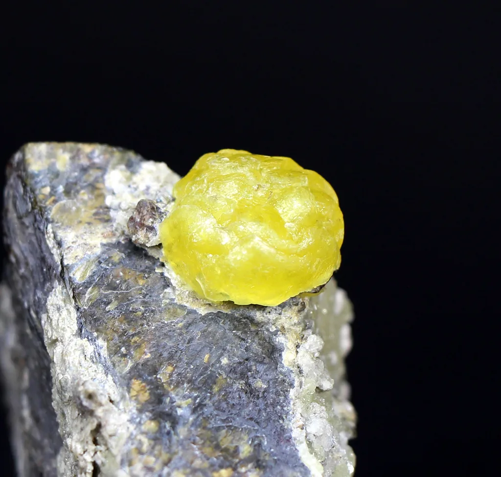 Albite from Balochistan, Pakistan - image 6