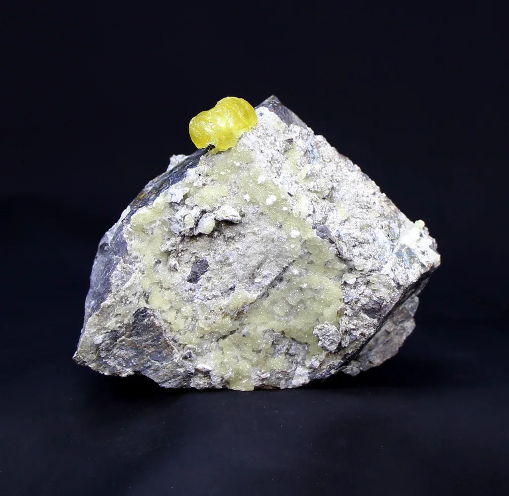 Albite from Balochistan, Pakistan - image 2